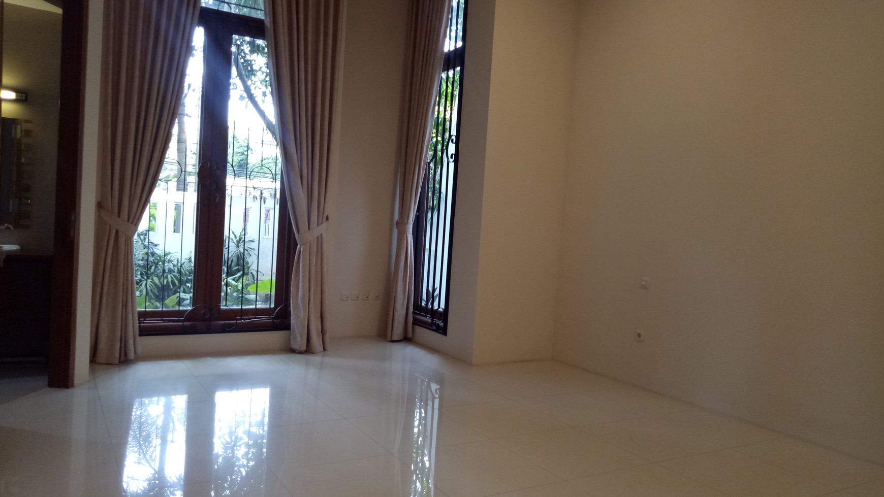 Luxury house in Kemang area ready for rent