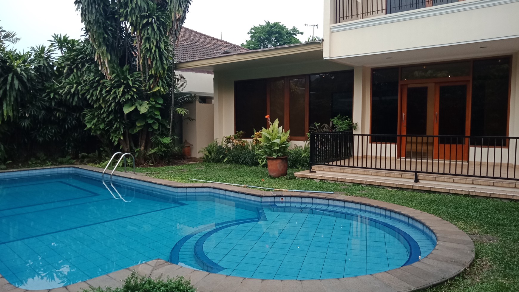 Comfortable house in Kemang area "price negotiable"