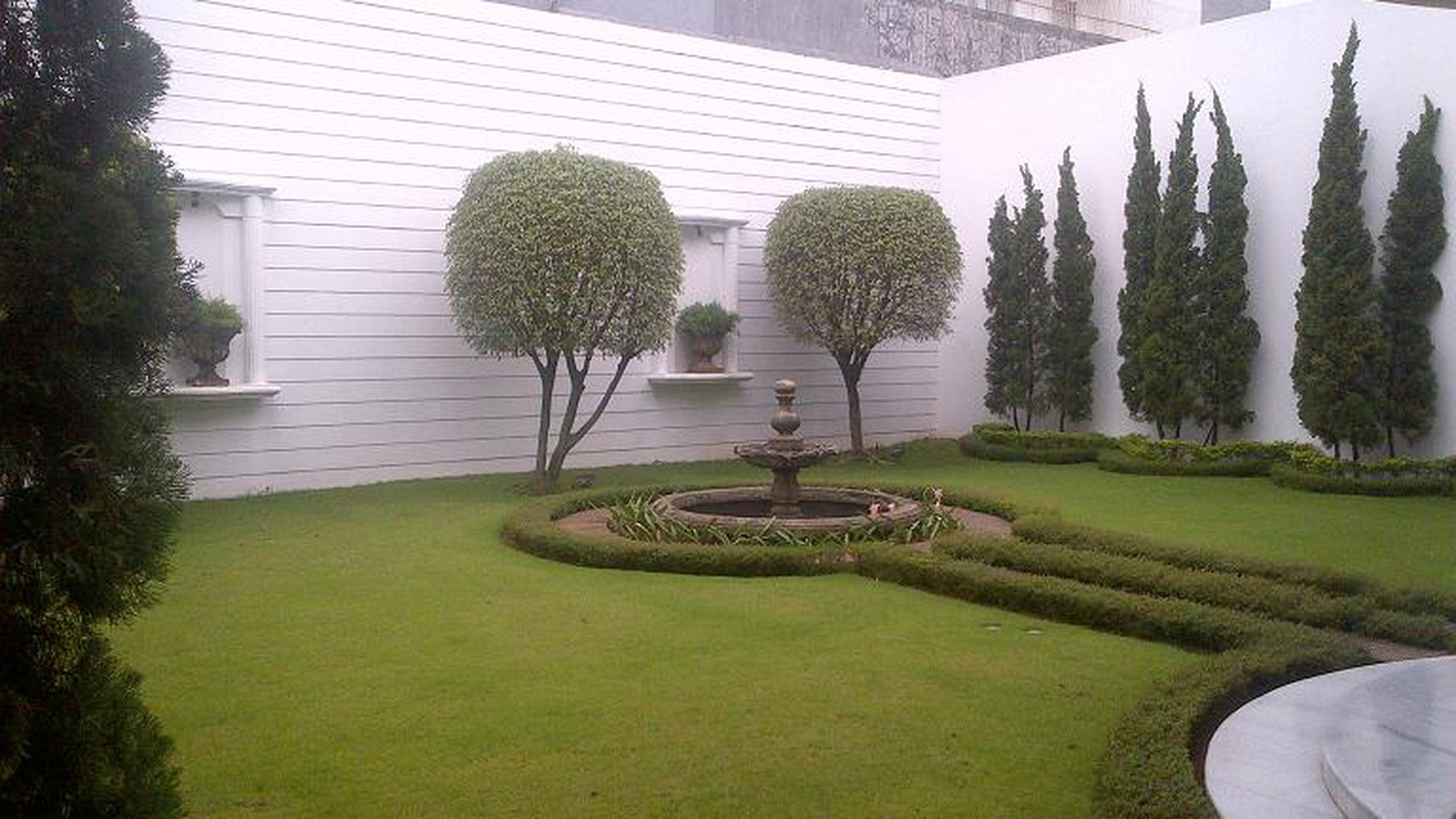 Nice Formal Garden House in Strategic Area Prapanca