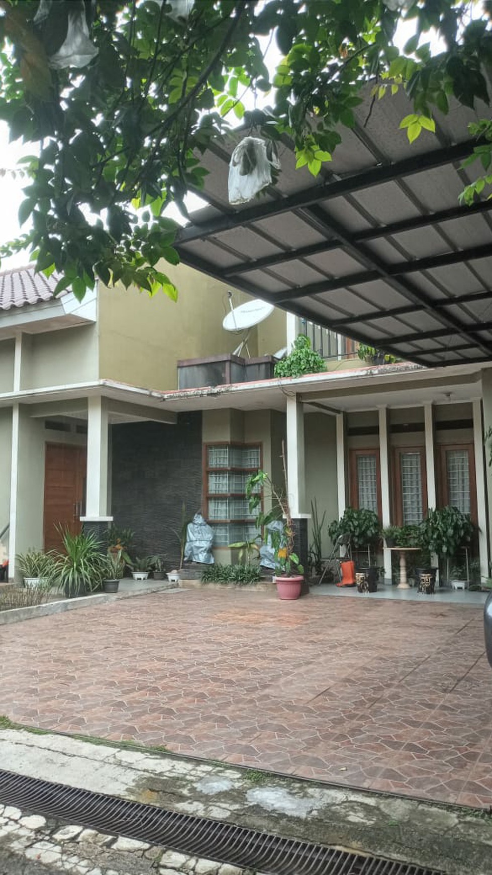 Rumah cantik dan asri di ciracas  cibubur jakarta timur harga nego