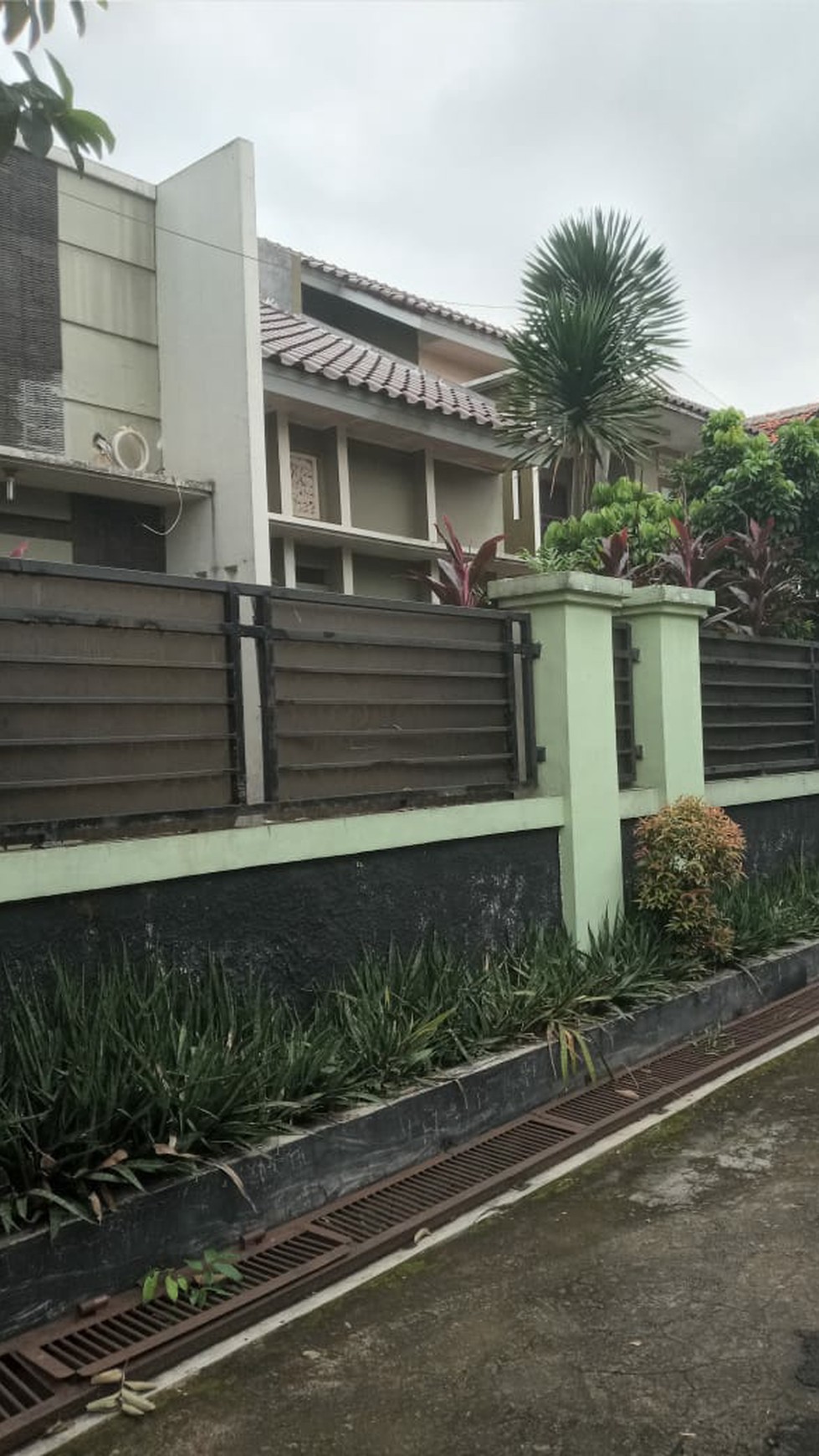 Rumah cantik dan asri di ciracas  cibubur jakarta timur harga nego