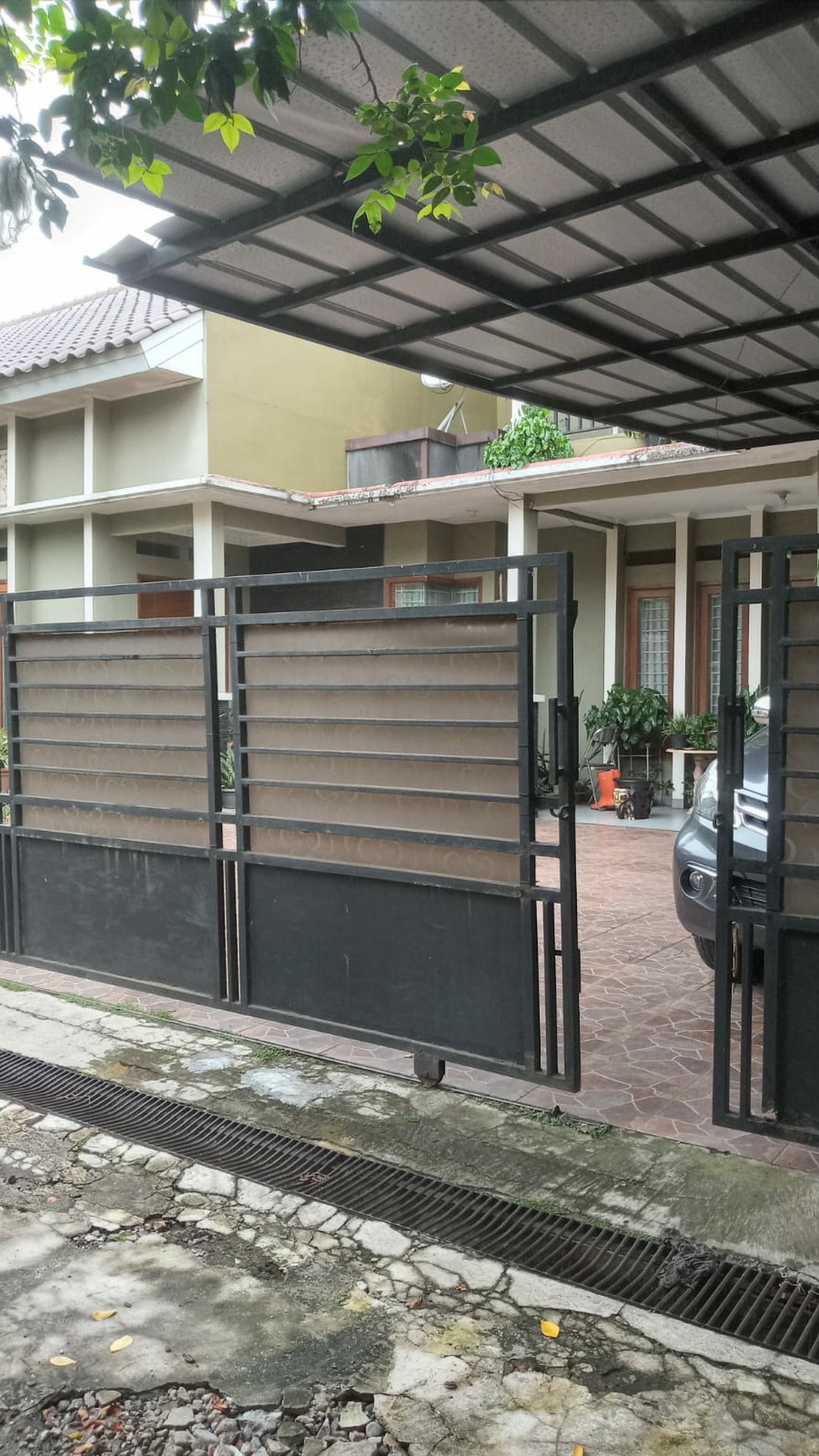 Rumah cantik dan asri di ciracas  cibubur jakarta timur harga nego