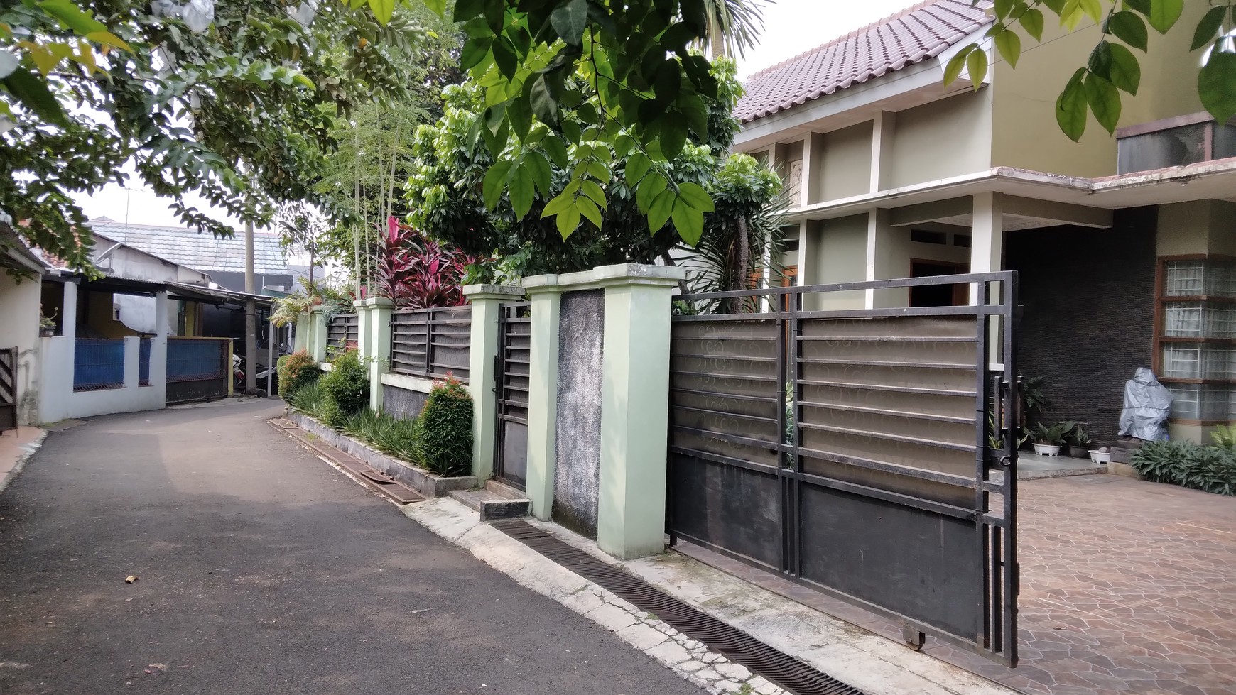 Rumah cantik dan asri di ciracas  cibubur jakarta timur harga nego