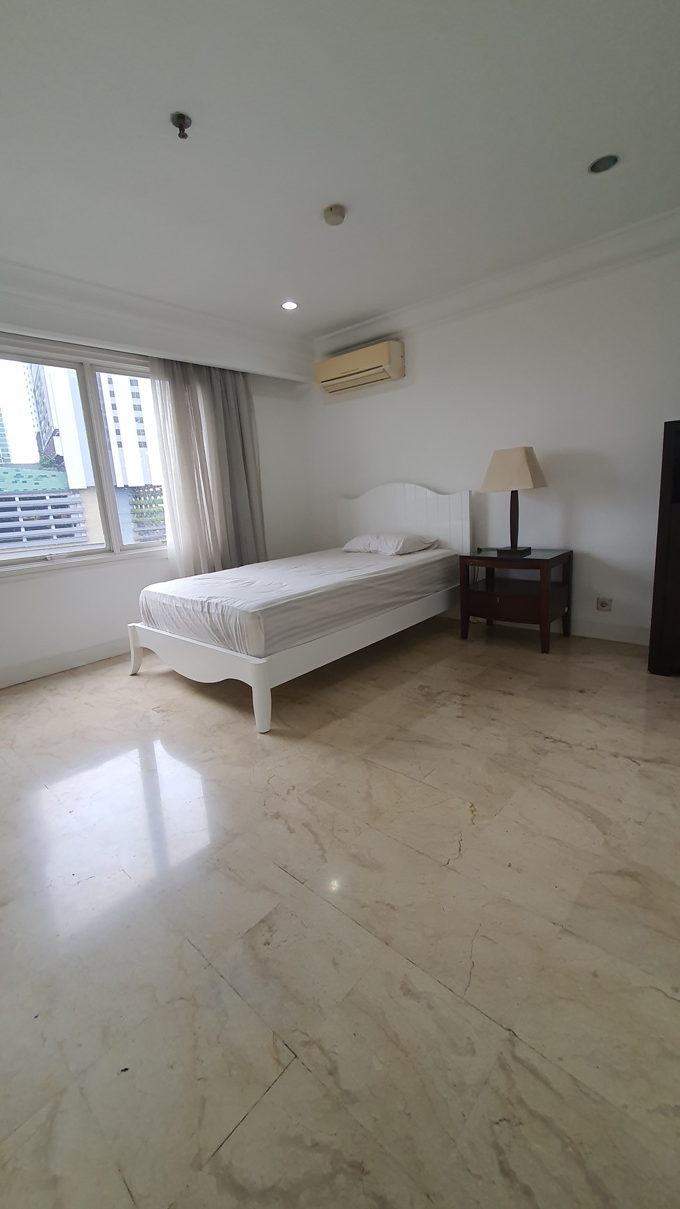 COMFY and LUXURIOUS apartments with green Area in Kemang Jakarta Selatan 