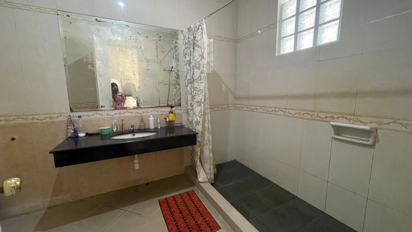 Rumah cantik turun harga semi furnished siap huni di Kota Rafless Hills Cibubur