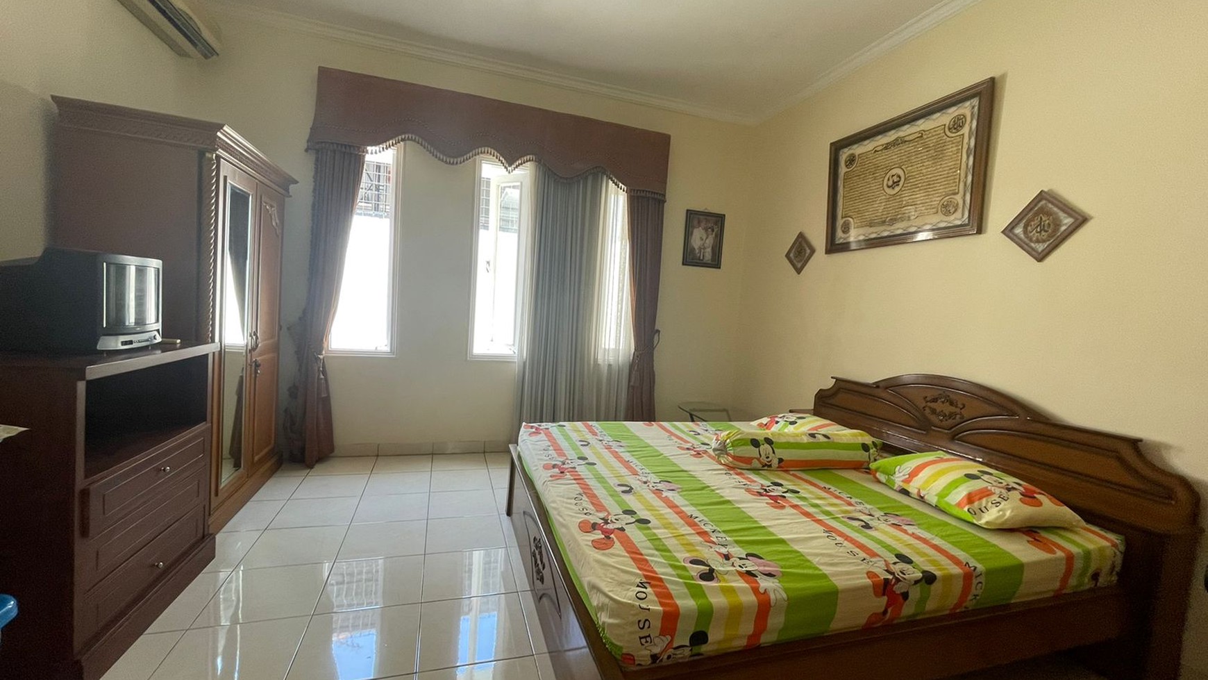 Rumah cantik turun harga semi furnished siap huni di Kota Rafless Hills Cibubur