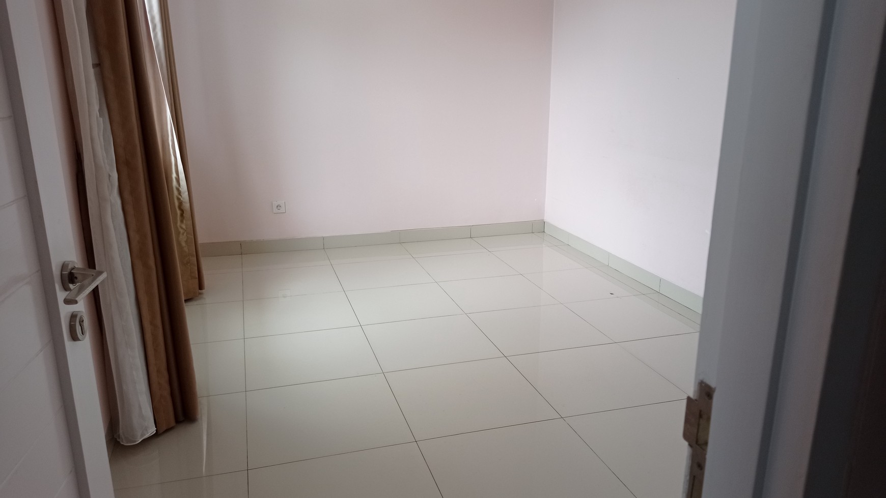 Dijual rumah area Serpong Utara Tangerang Selatan Banten. Perumahan Residence One bsd city