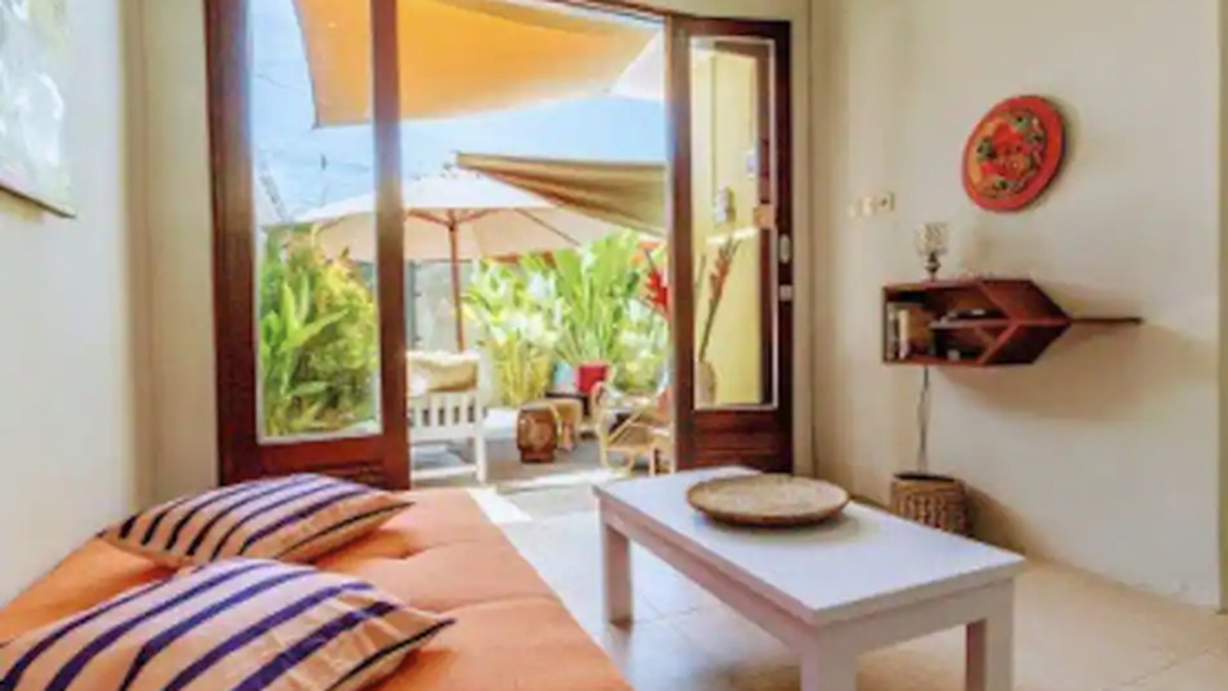 For Rent Yearly - Villa 2 bedrooms with view rice field in a strategic and busy area , Canggu