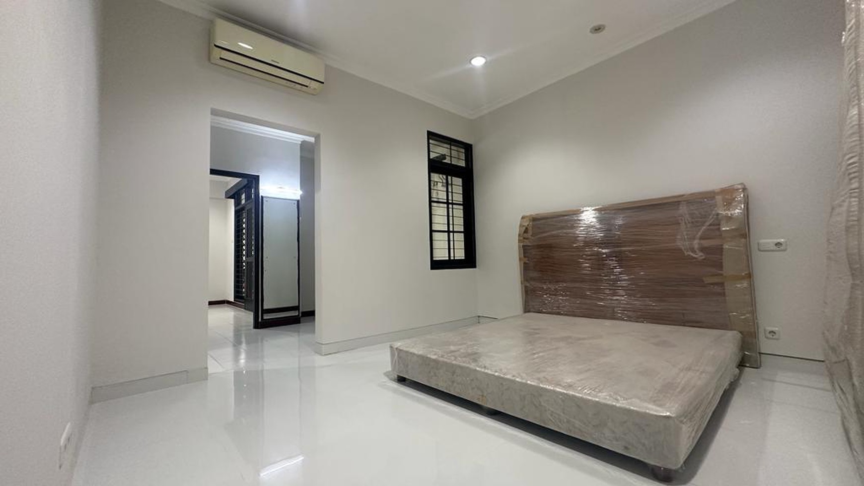 NEW HOUSE FOR RENT IN SENOPATI AREA