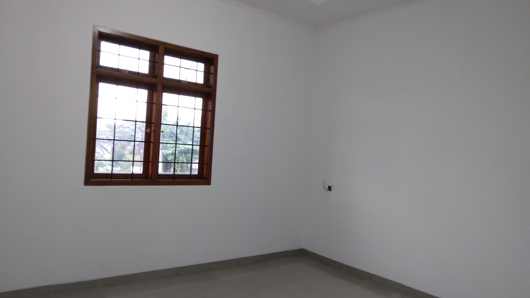 Rumah cantik 2 lantai pinggir jalan raya cikeas ,harga nego