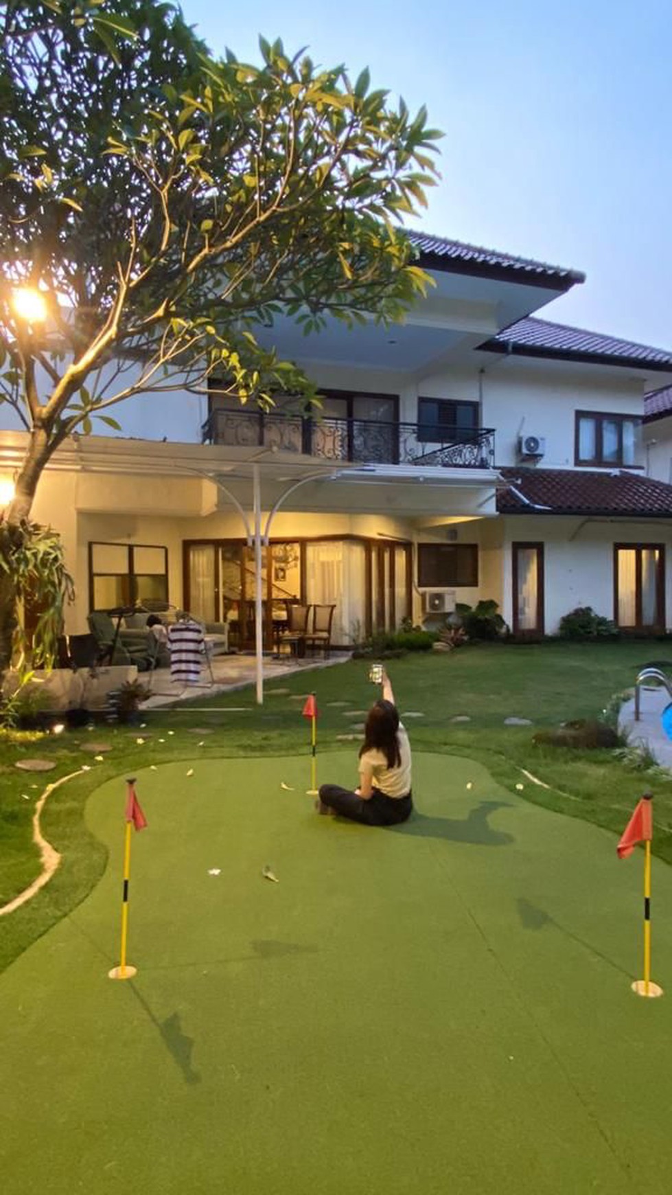 Rumah dengan fasilitas lapangan golf mini daerah Cilandak Jakarta selatan,