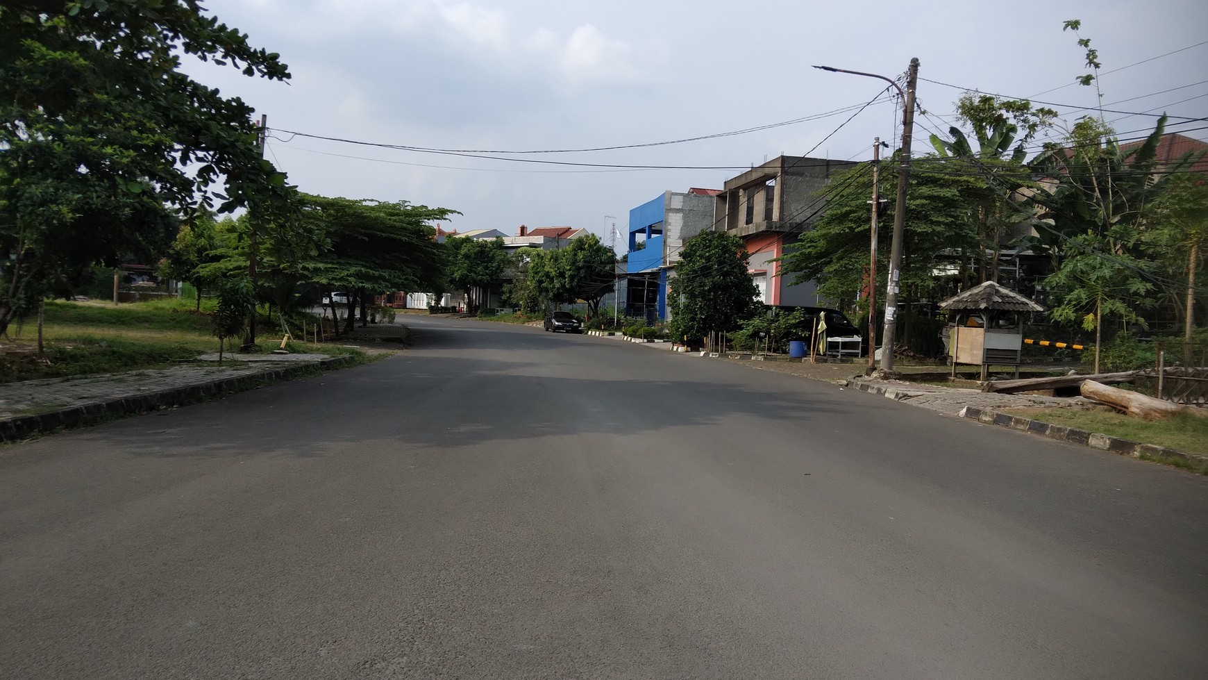 Rumah di boulevard  2 lantai di Limus pratama cileungsi harga nego 