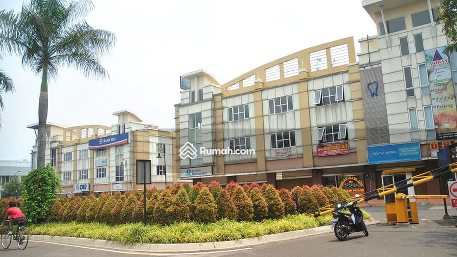 disewa / dijual area ramai dan hidup dikelilingin perumahan. cocok untuk segala usaha. ruko golden boulevard bsd city serpong tangerang selatan banten