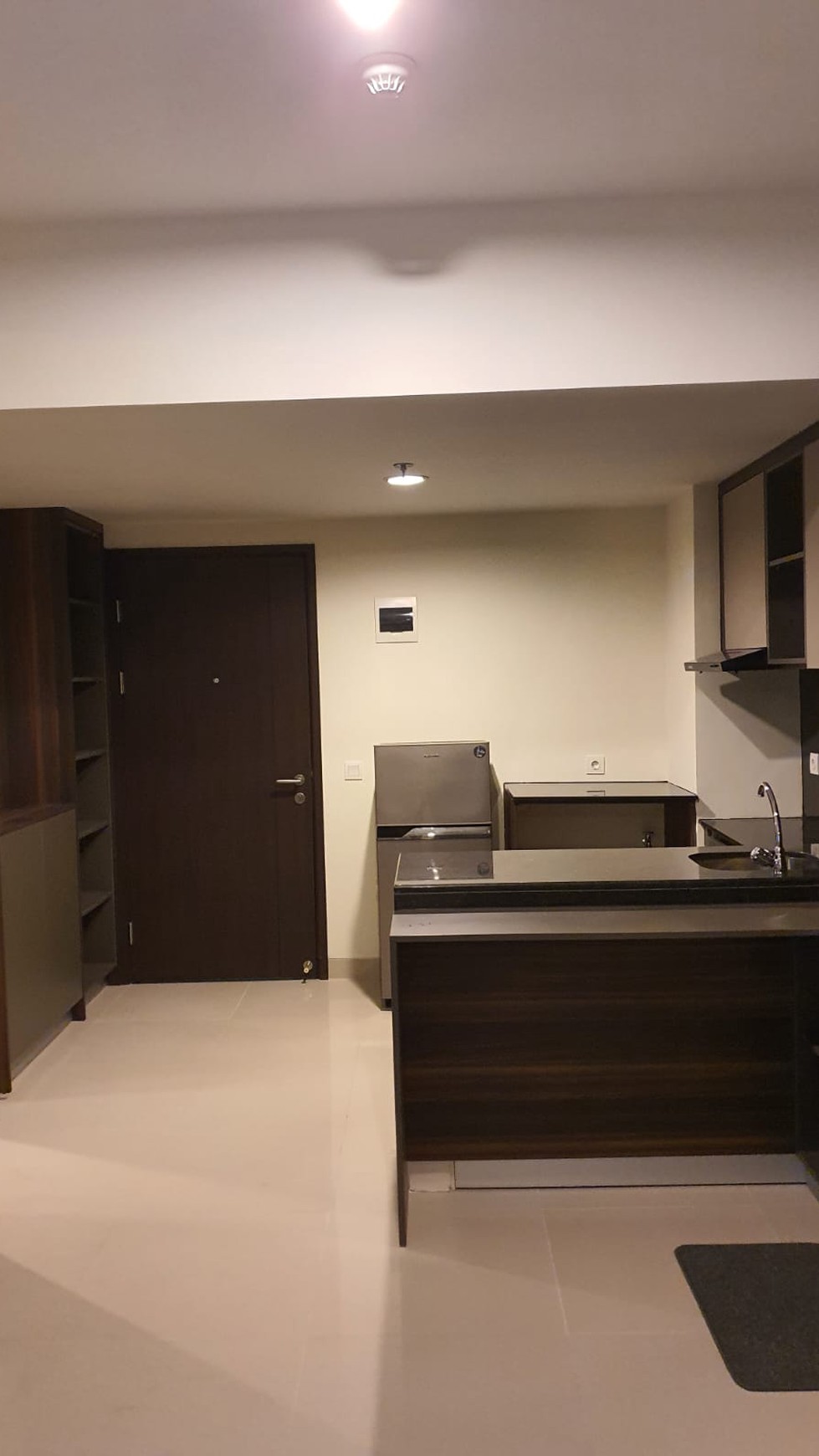 APARTEMEN  FULLY  FURNISHED  DI ORANGE COUNTY   ( COMPLETE  SIAP PAKAI ) 