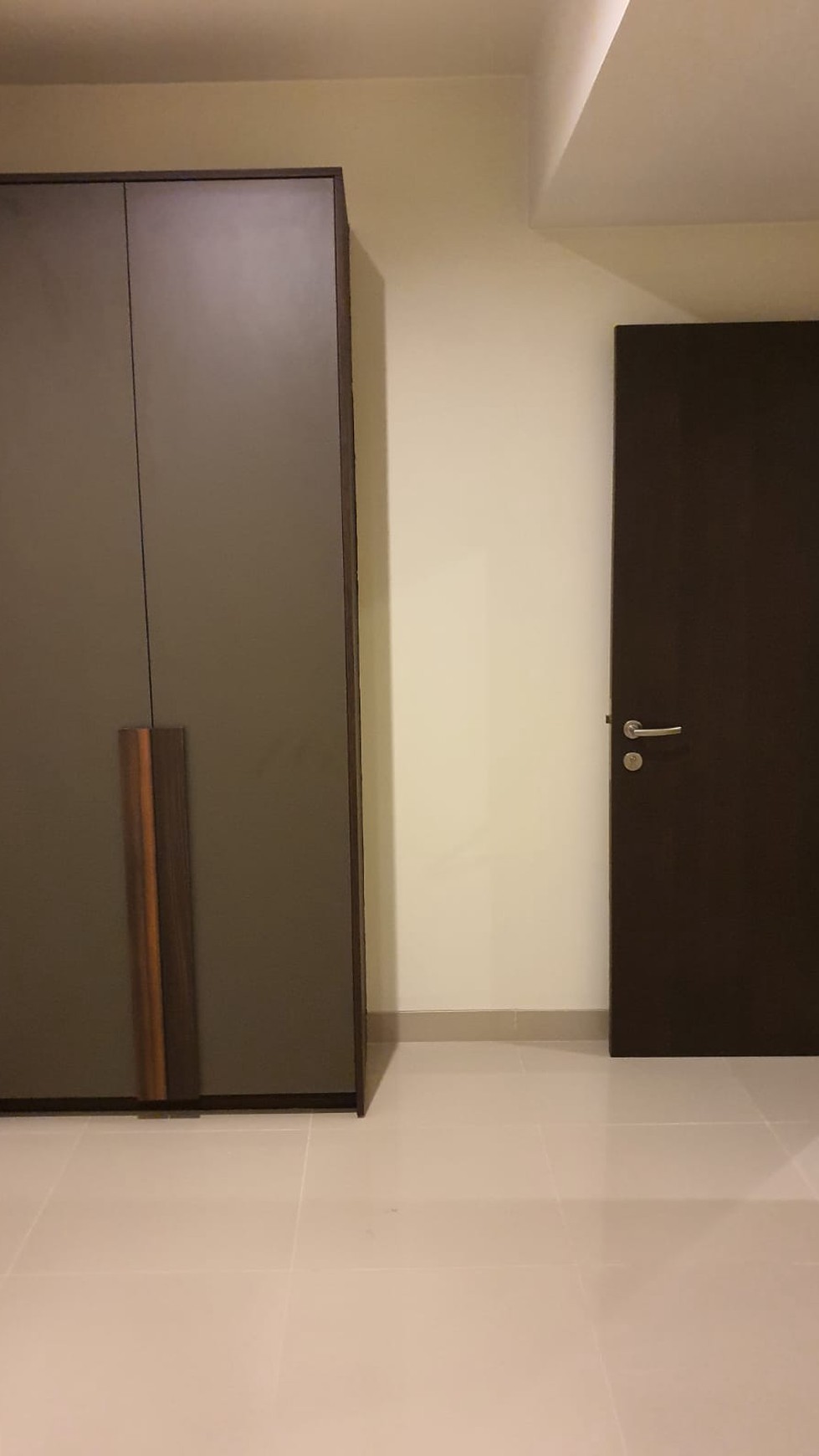 APARTEMEN  FULLY  FURNISHED  DI ORANGE COUNTY   ( COMPLETE  SIAP PAKAI ) 