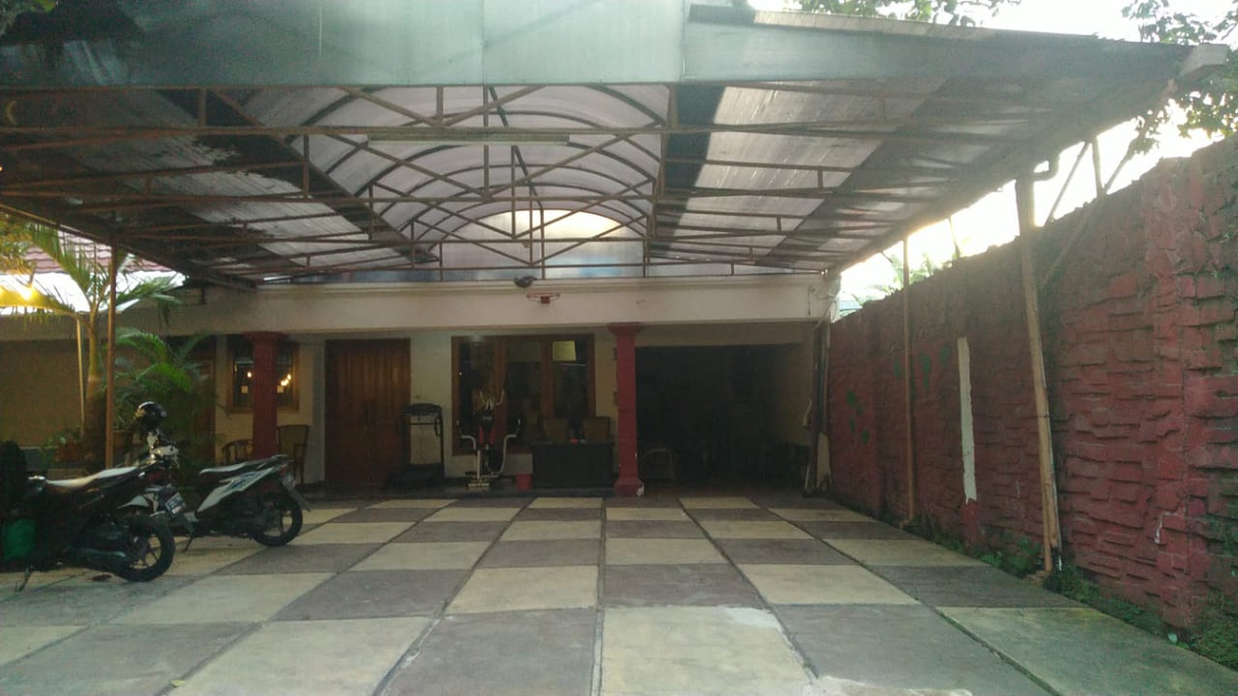 Rumah Lokasi Strategis Pinggir Jalan Raya & Cocok untuk Usaha @Veteran, Bintaro