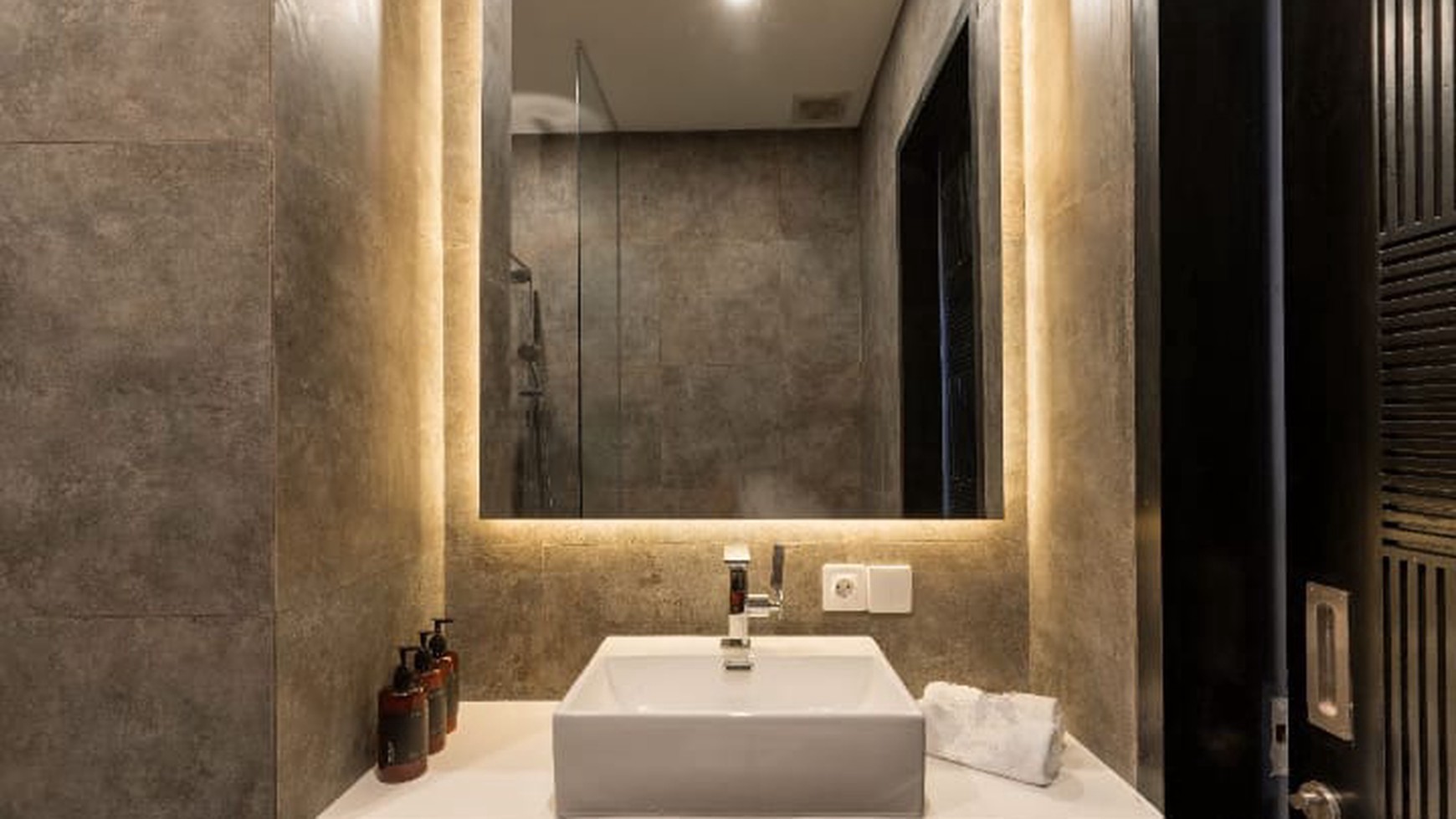 For Sale Leasehold - Brand new modern townhouse in the heart of Batu Bolong - Canggu Bali