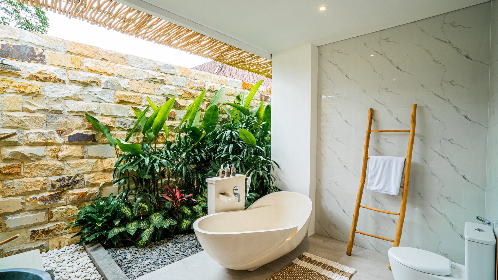 For Sale Leasehold - Brand new villa complex in quiet spot Raya Semer Bali - 4 bedrooms ( 2 bedrooms + 1 external + 1 loft )