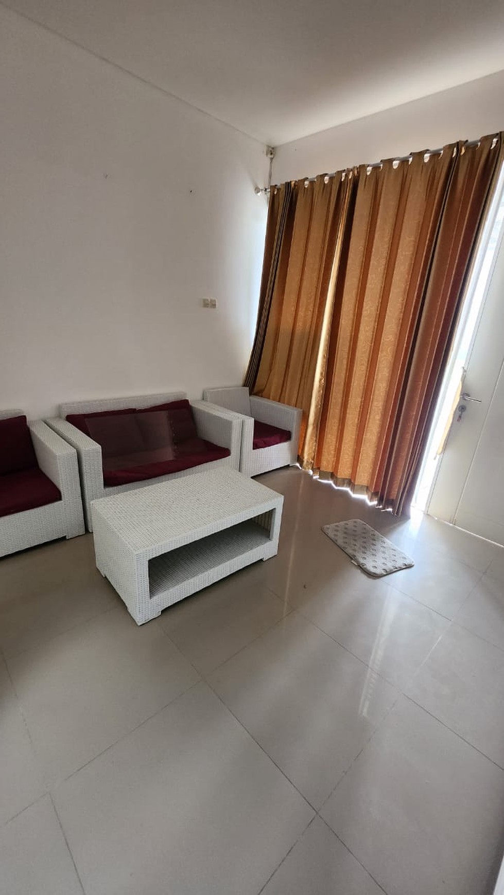 Dijual Rumah Cantik Royal Residence Siap Huni 