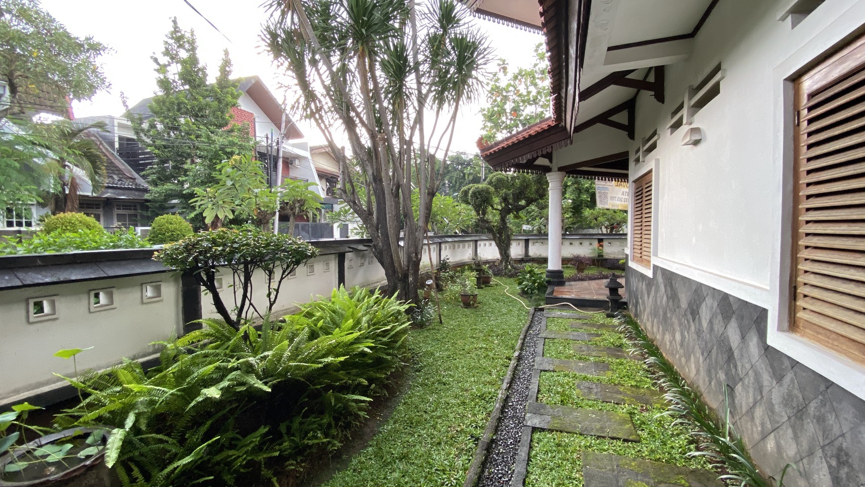 TURUN HARGA  RUMAH ASRI BERNUANSA JAWA MODERN, 5 MENIT MENUJU TOL BECAKAYU