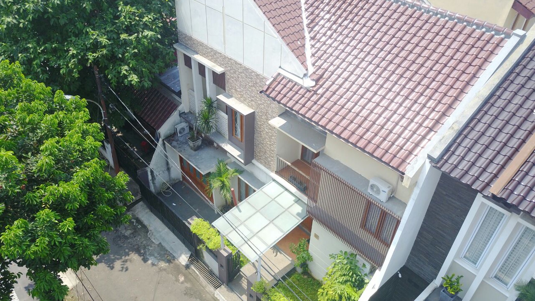 Rumah dijual di Jakarta Selatan dengan harga yang sangat menarik dan lokasi strategis.