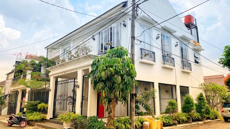 RUMAH MEWAH DI LARANGAN, TANGERANG KOTA