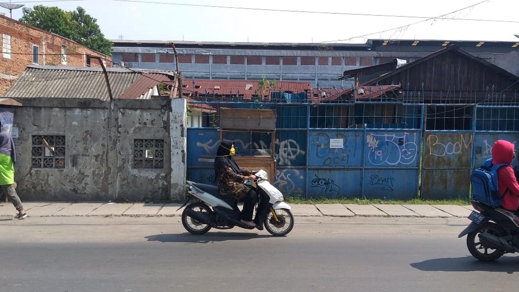 Lokasi Cocok untuk gudang atau industri terletak di jalan raya