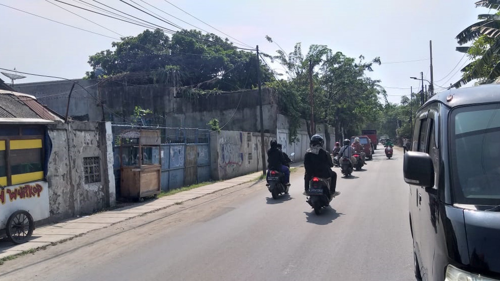 Lokasi Cocok untuk gudang atau industri terletak di jalan raya