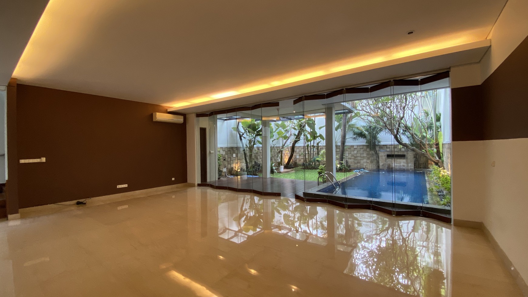 BEAUTIFUL MODERN TROPICAL HOUSE AT KEMANG DALAM AREA, JAKARTA SELATAN