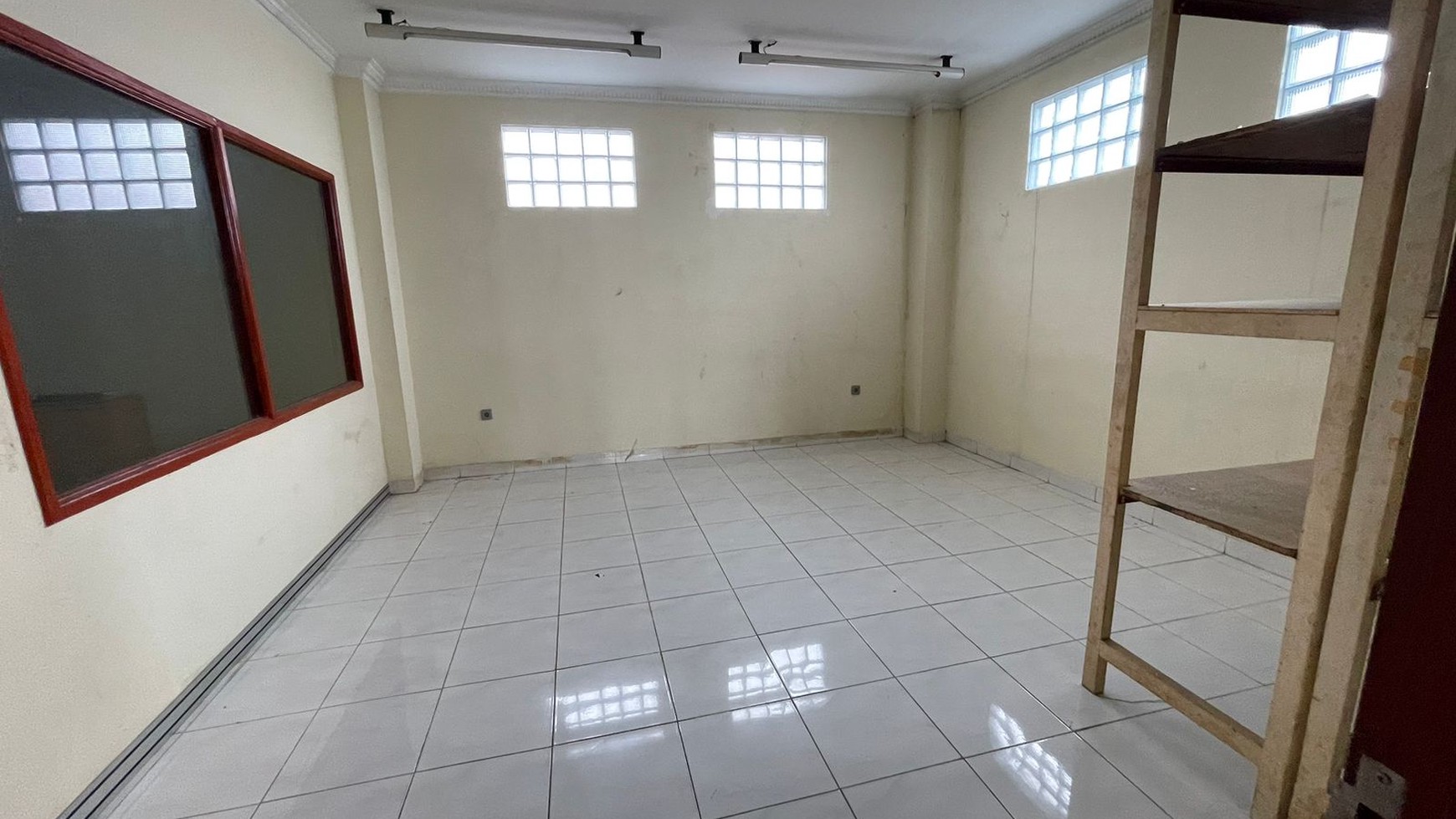 Dijual Ruko Siap Pakai 4 Lantai Luas 450m2 daerah Jatinegara Jakarta Timur.