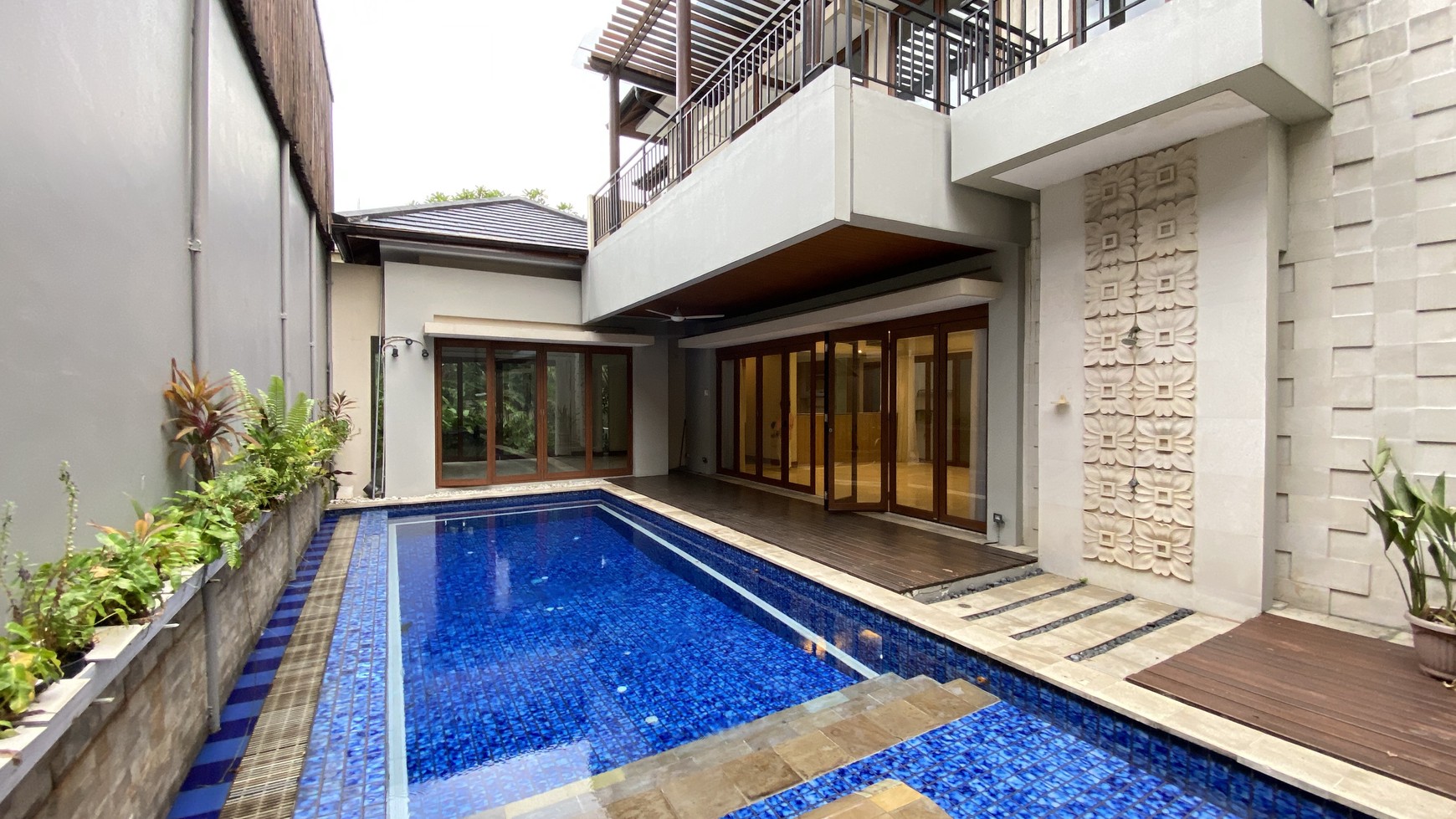 Rumah 2,5 Lantai dalam Townhouse di Kemang, Jakarta Selatan