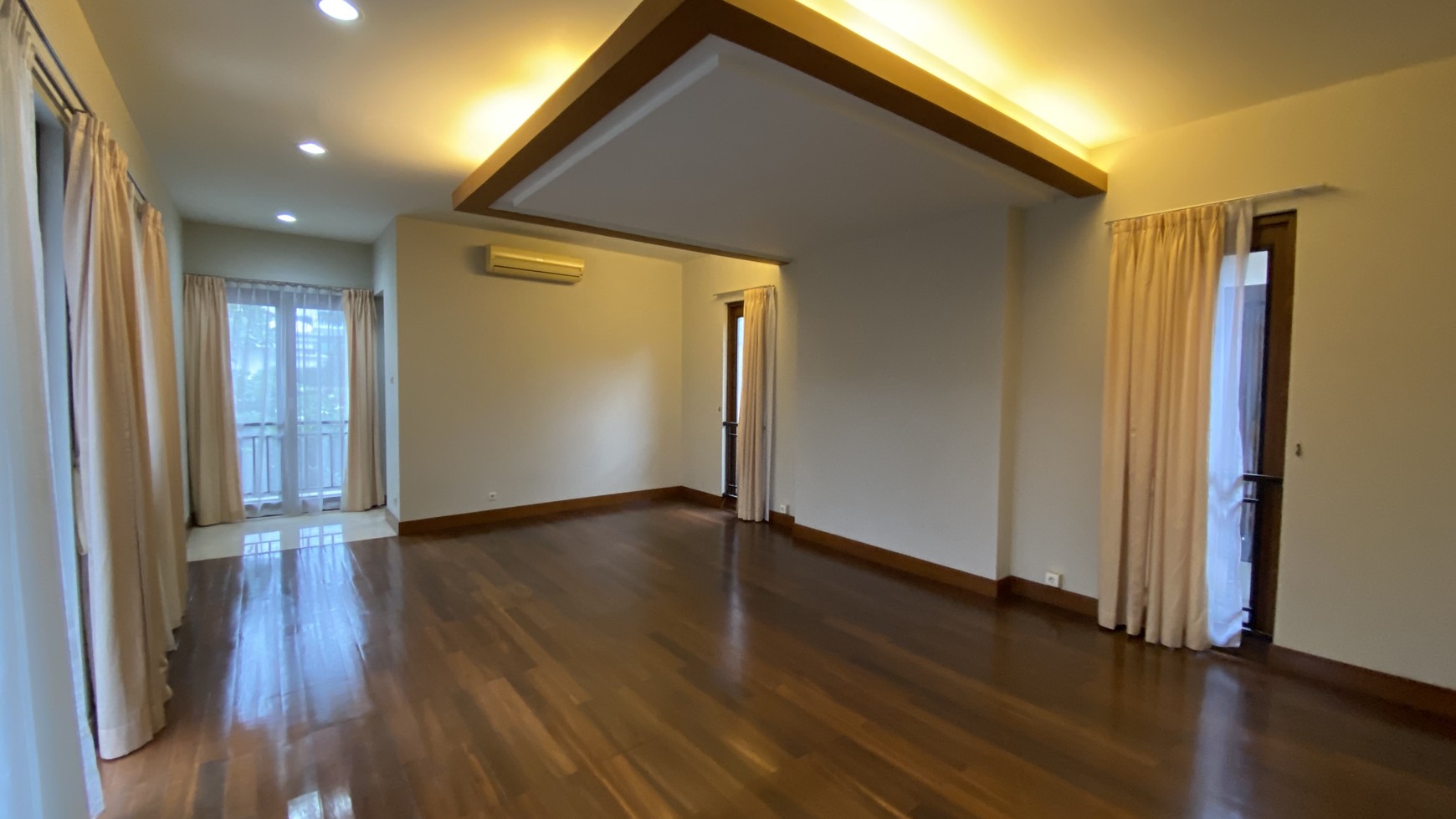 Rumah 2,5 Lantai dalam Townhouse di Kemang, Jakarta Selatan