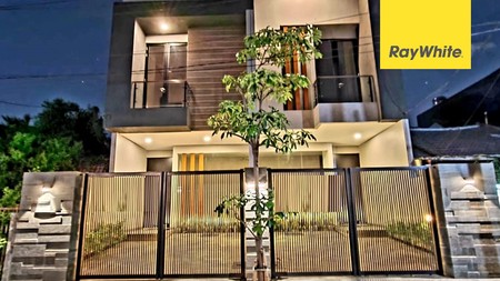 Rumah 2 lantai di Manyar Jaya Surabaya 