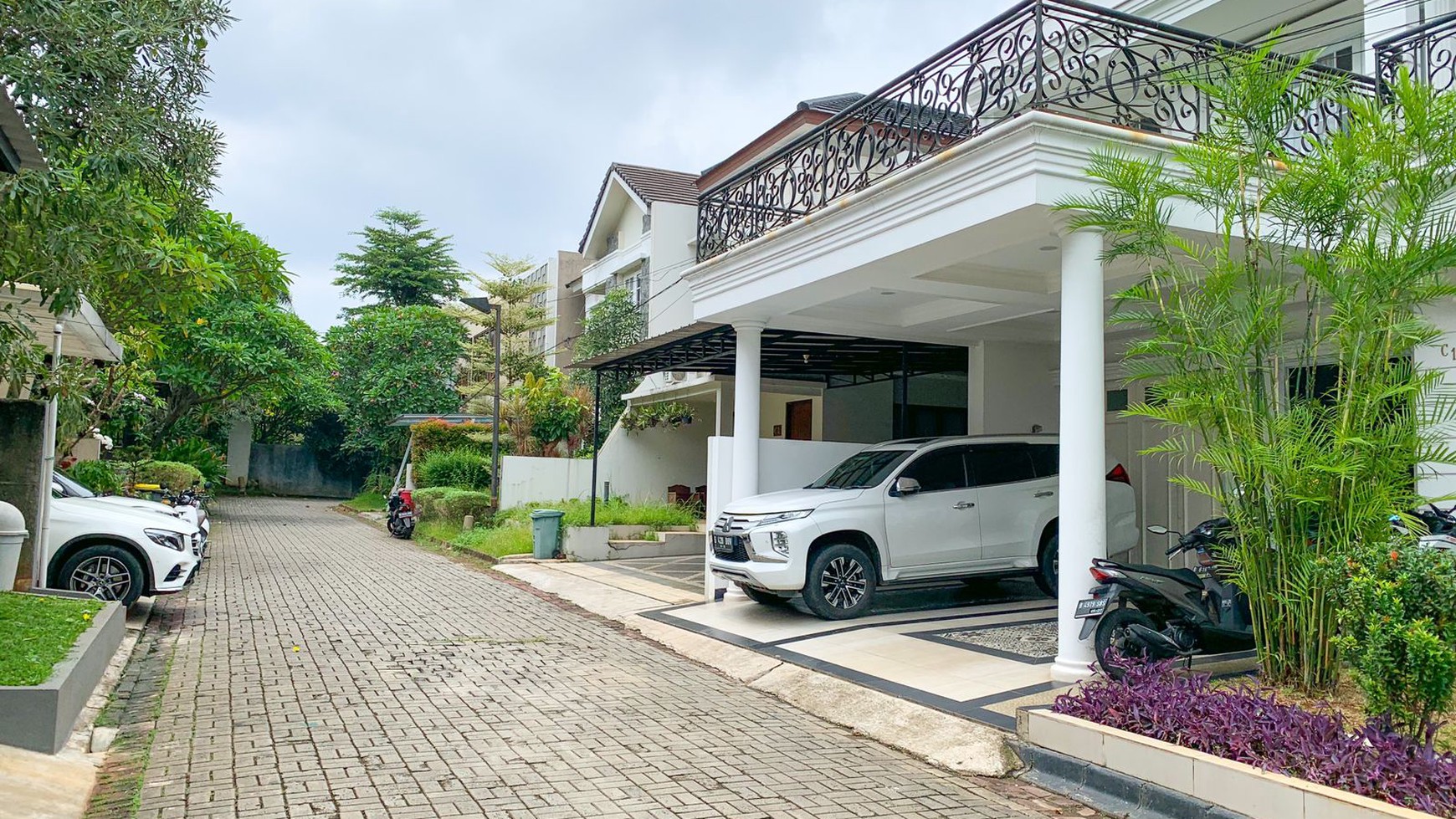 Rumah Bagus Di Jl Gunung Indah, Kampung Gunung Residence Cirendeu Jakarta