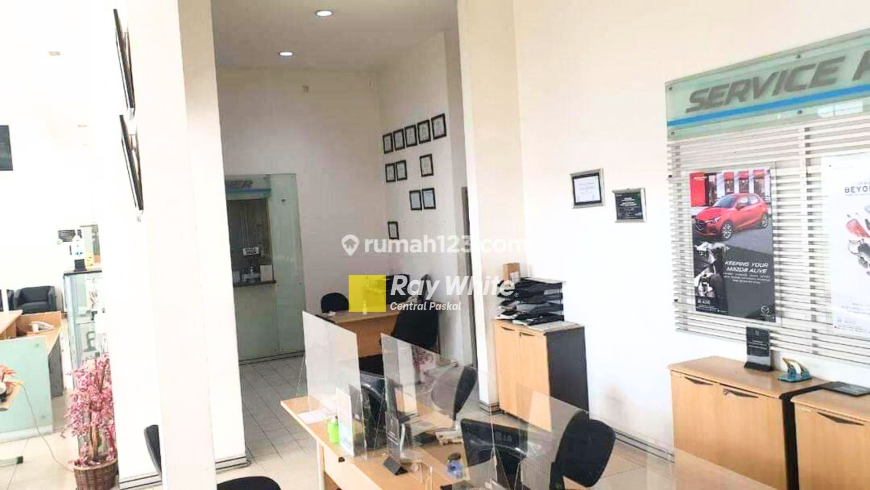 Dijual Kantor Eks Showroom di Mainroad Soekarno Hatta