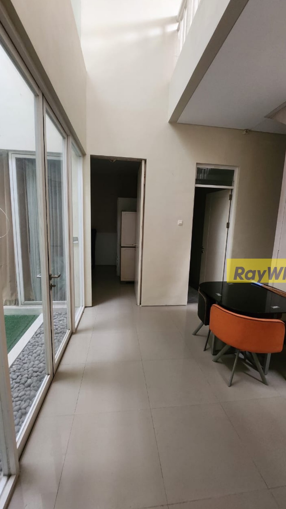 Rumah 2 Lantai Minimalis Semi Furnished 2 Milyar An Royal Residence