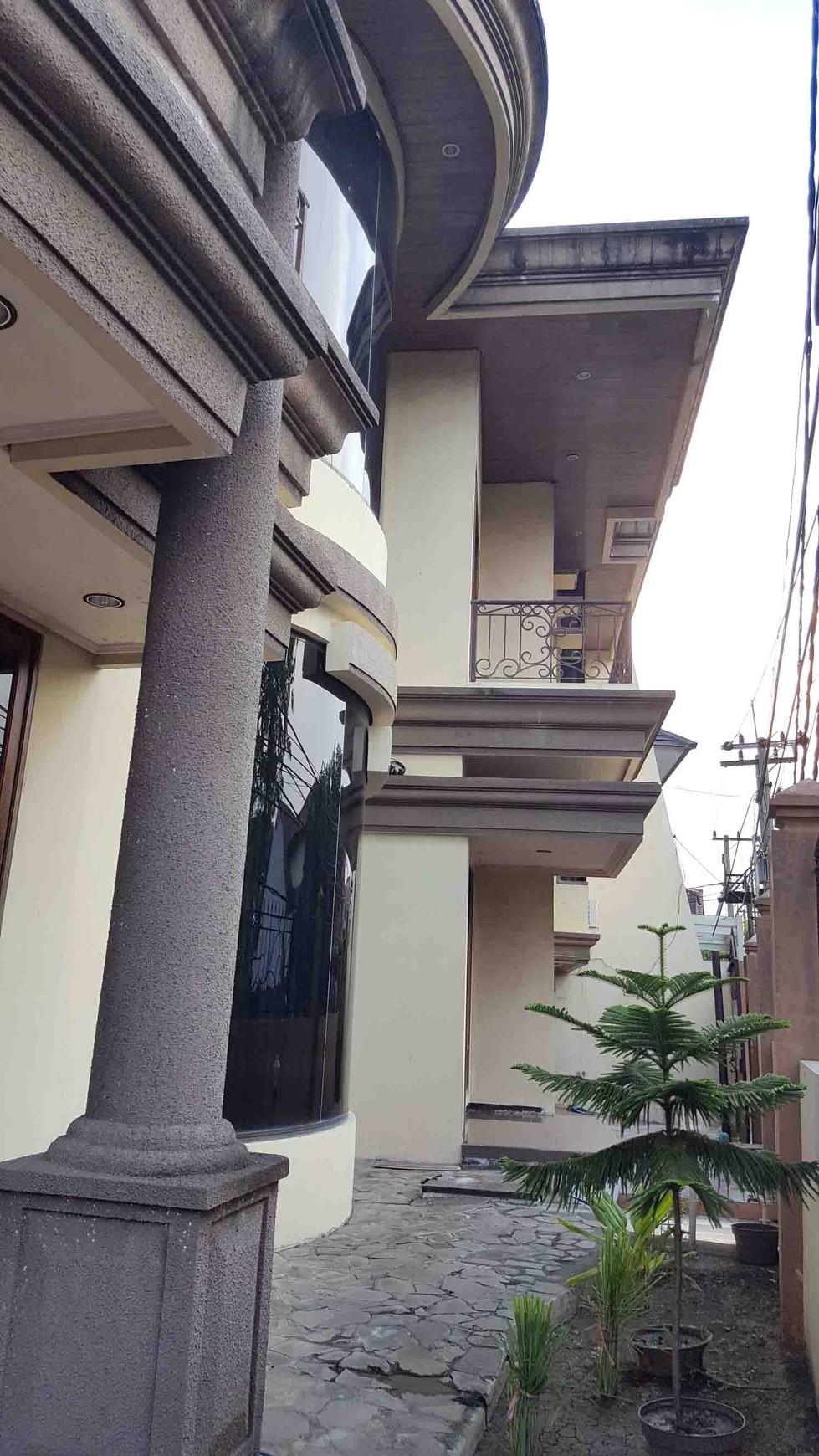 Rumah di Prapen Indah Timur