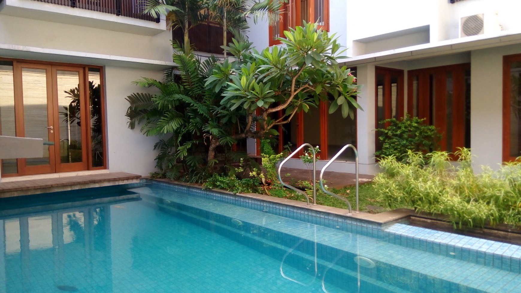 Comfortable and beautiful house In area Menteng for expatriat and others "The price can be negotiable"