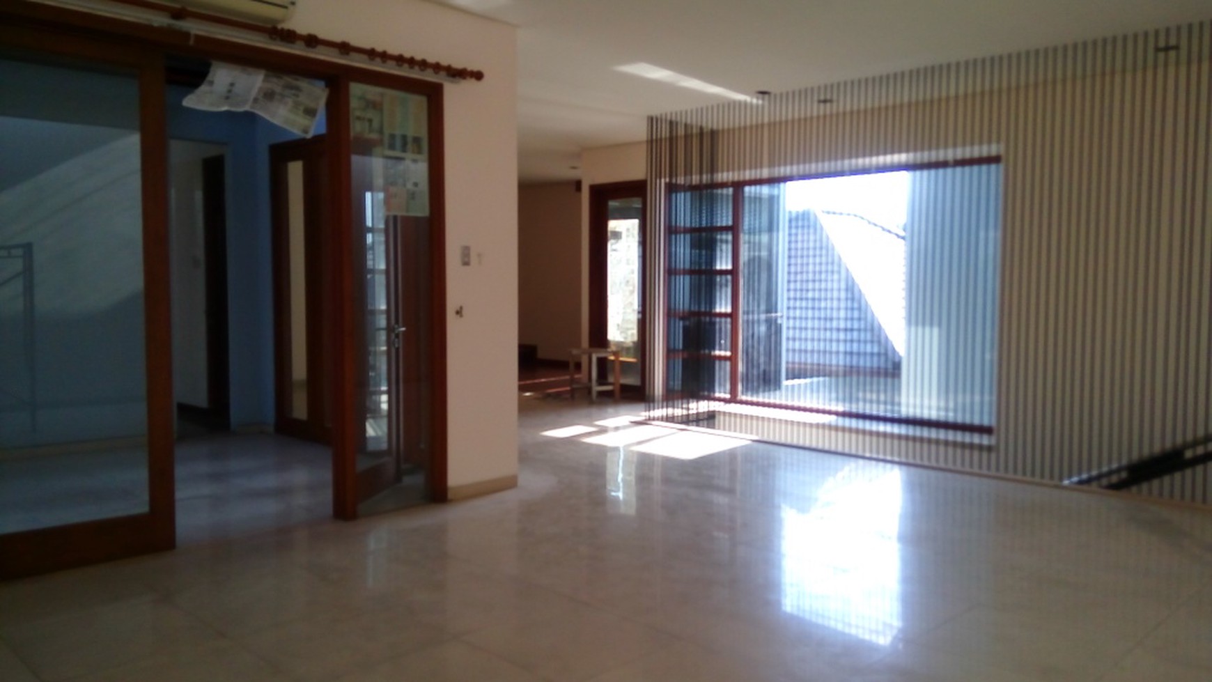 Comfortable and beautiful house In area Menteng for expatriat and others "The price can be negotiable"