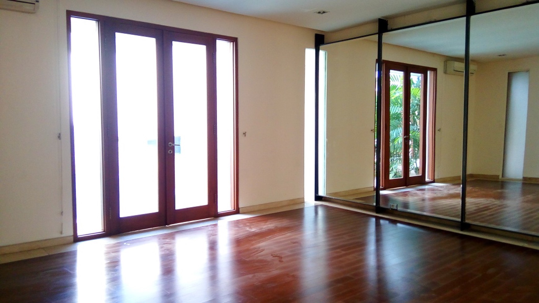 Comfortable and beautiful house In area Menteng for expatriat and others "The price can be negotiable"