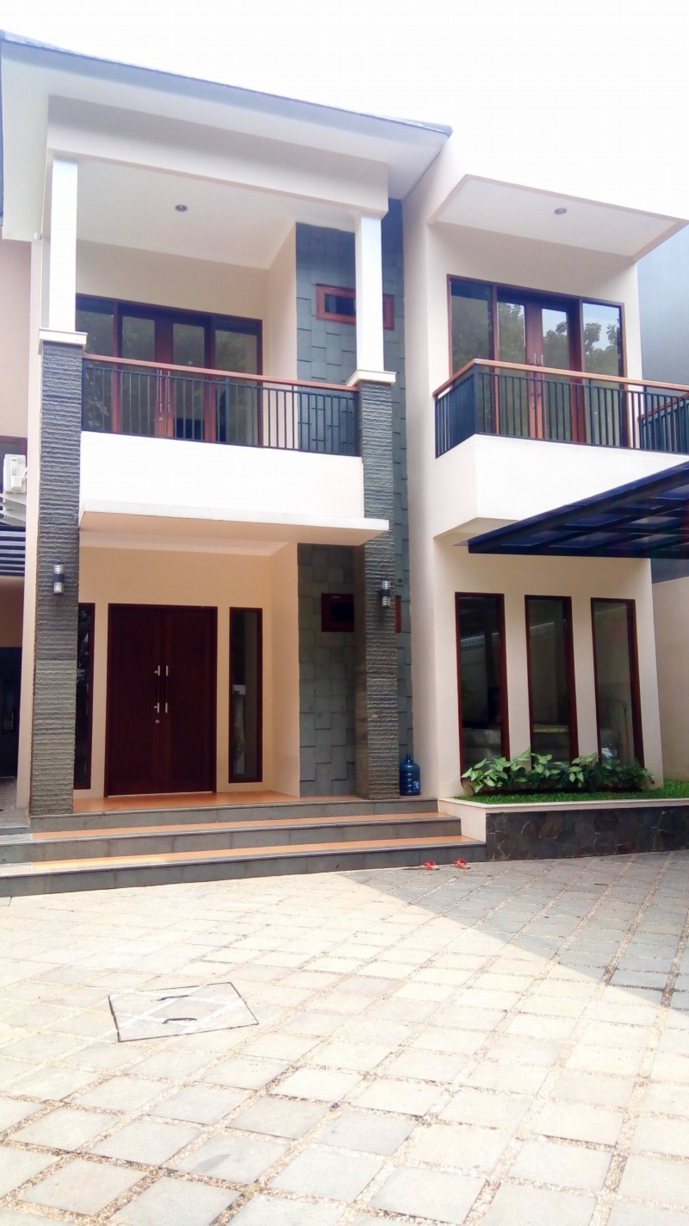 Good house in strategic location of Menteng Jakarta  "The price can be negotiable"