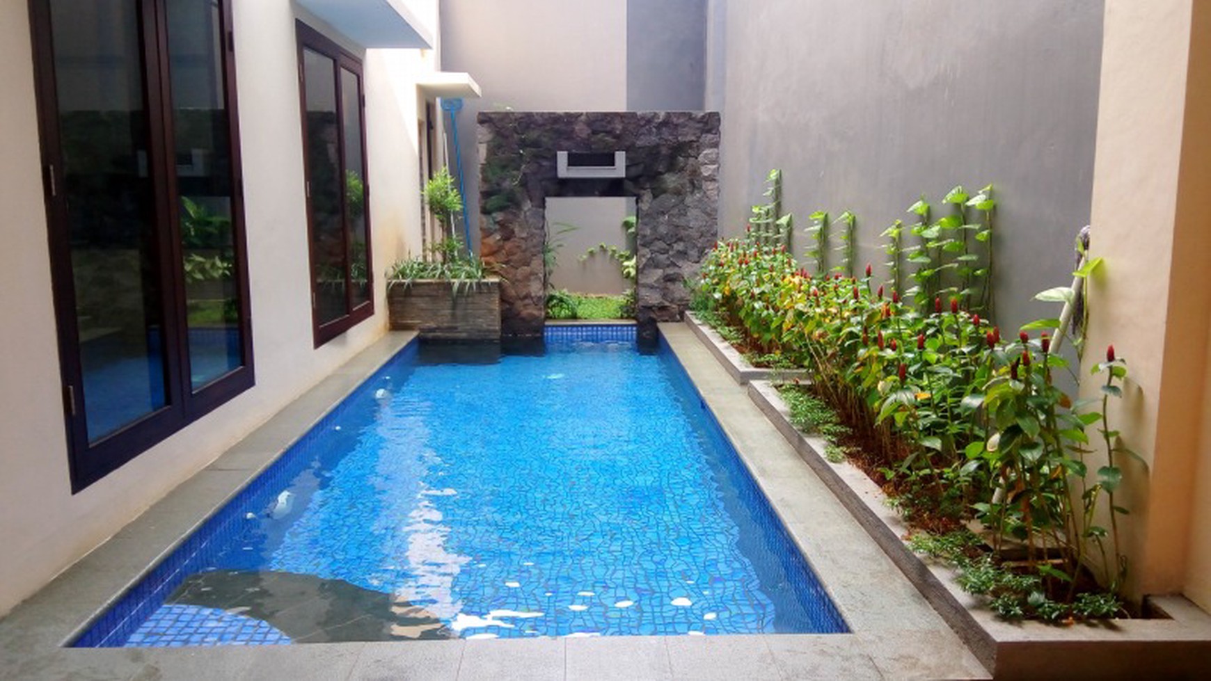 Good house in strategic location of Menteng Jakarta  "The price can be negotiable"