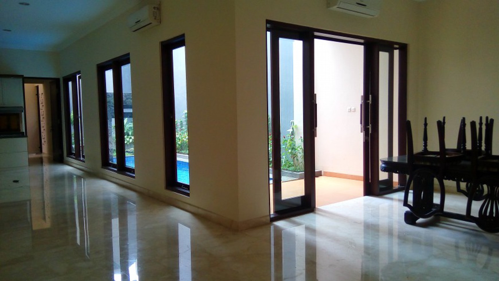 Good house in strategic location of Menteng Jakarta  "The price can be negotiable"