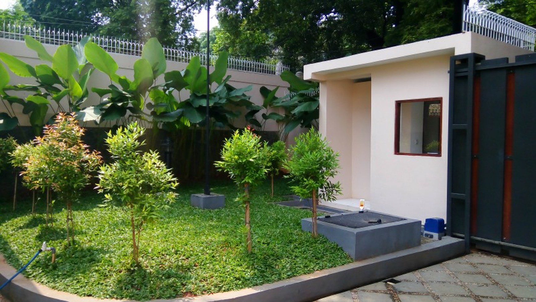 Good house in strategic location of Menteng Jakarta  "The price can be negotiable"