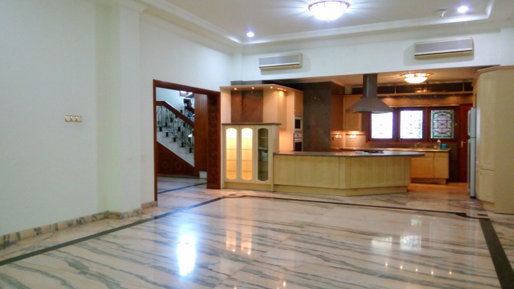 Comfortable and beautiful house in area Menteng for ambassador and others " The Price Can Be Negotiable "