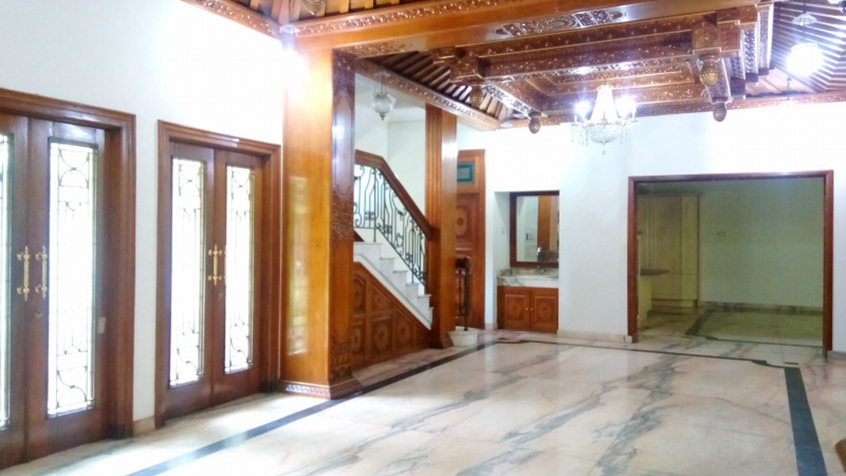 Comfortable and beautiful house in area Menteng for ambassador and others " The Price Can Be Negotiable "