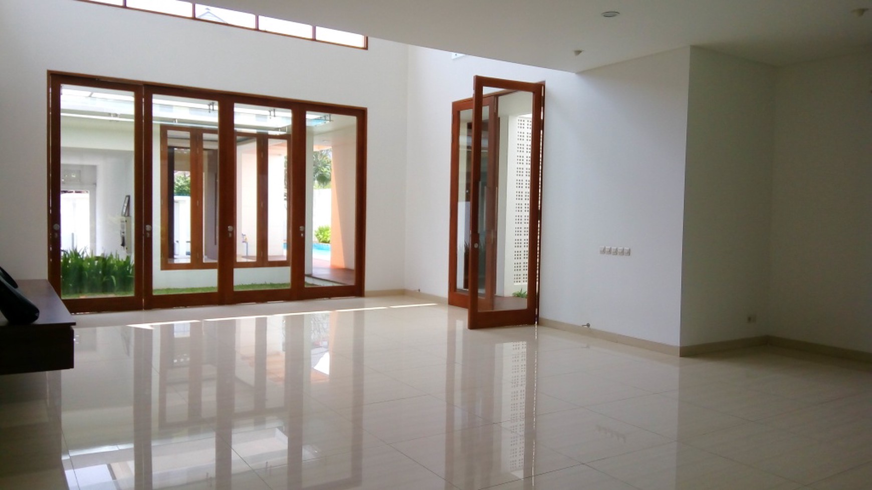 Luxurious, modern and quite house for expatriat and others in area Menteng "The price can be negotiable"