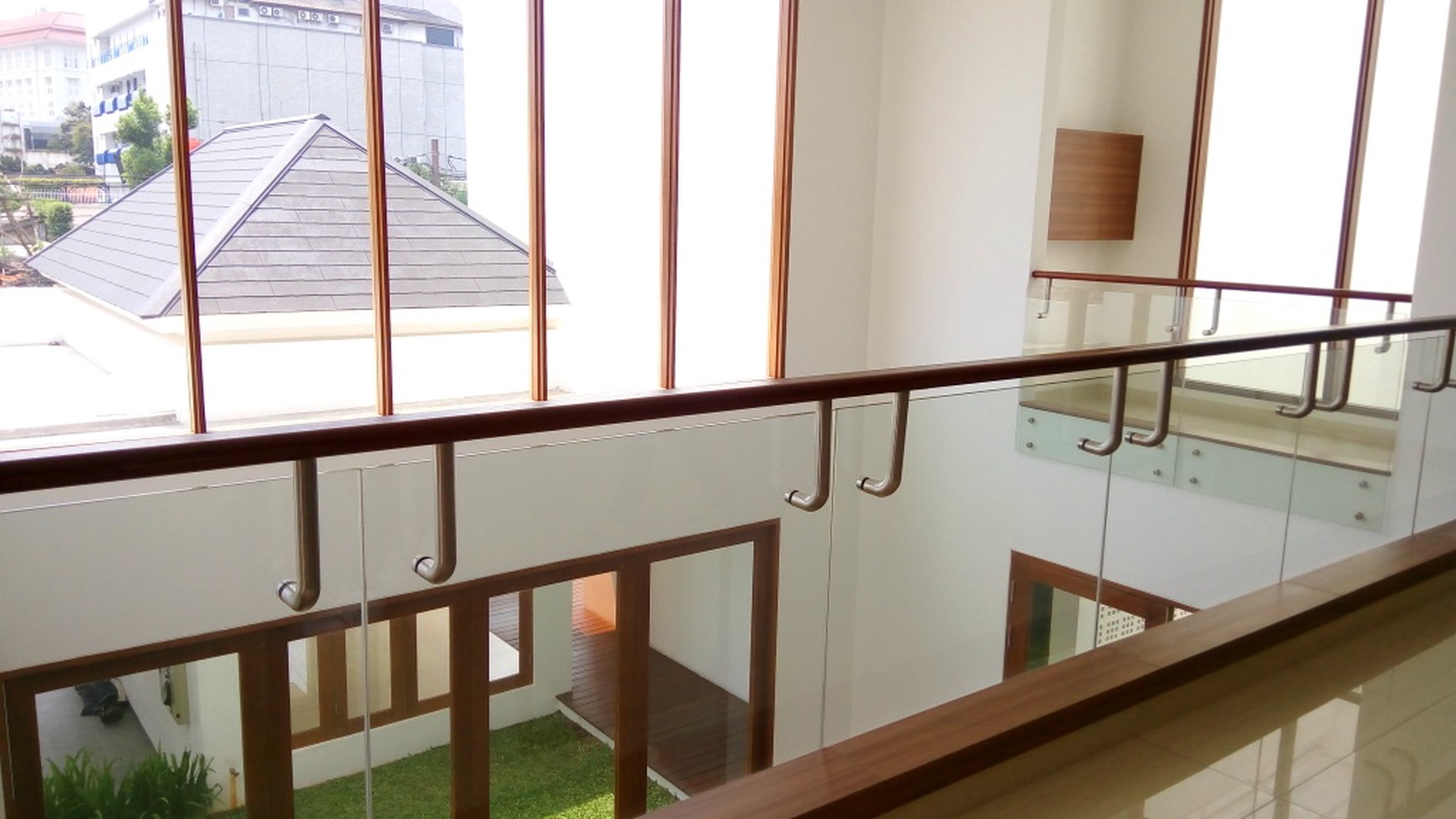 Luxurious, modern and quite house for expatriat and others in area Menteng "The price can be negotiable"