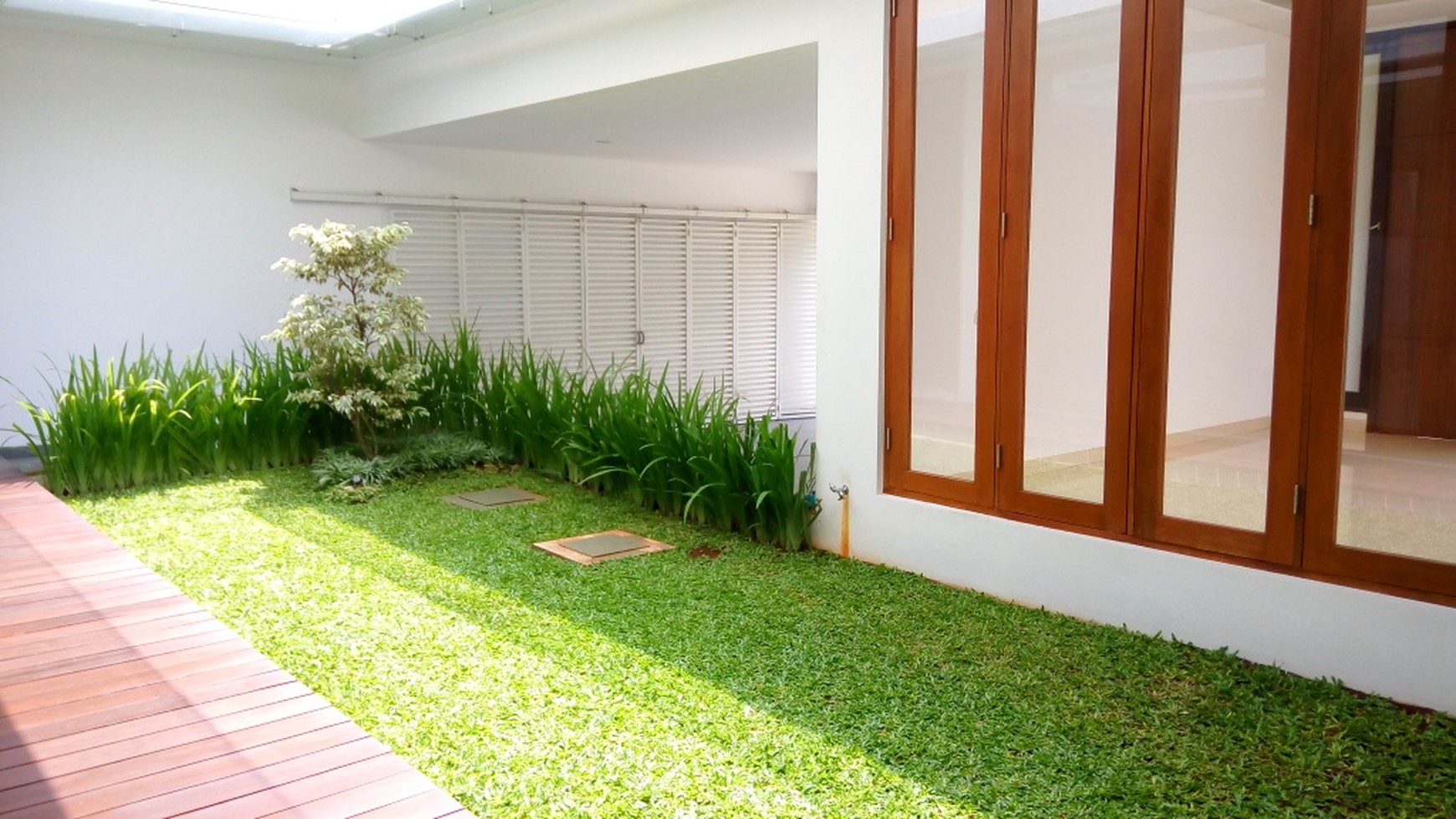 Luxurious, modern and quite house for expatriat and others in area Menteng "The price can be negotiable"