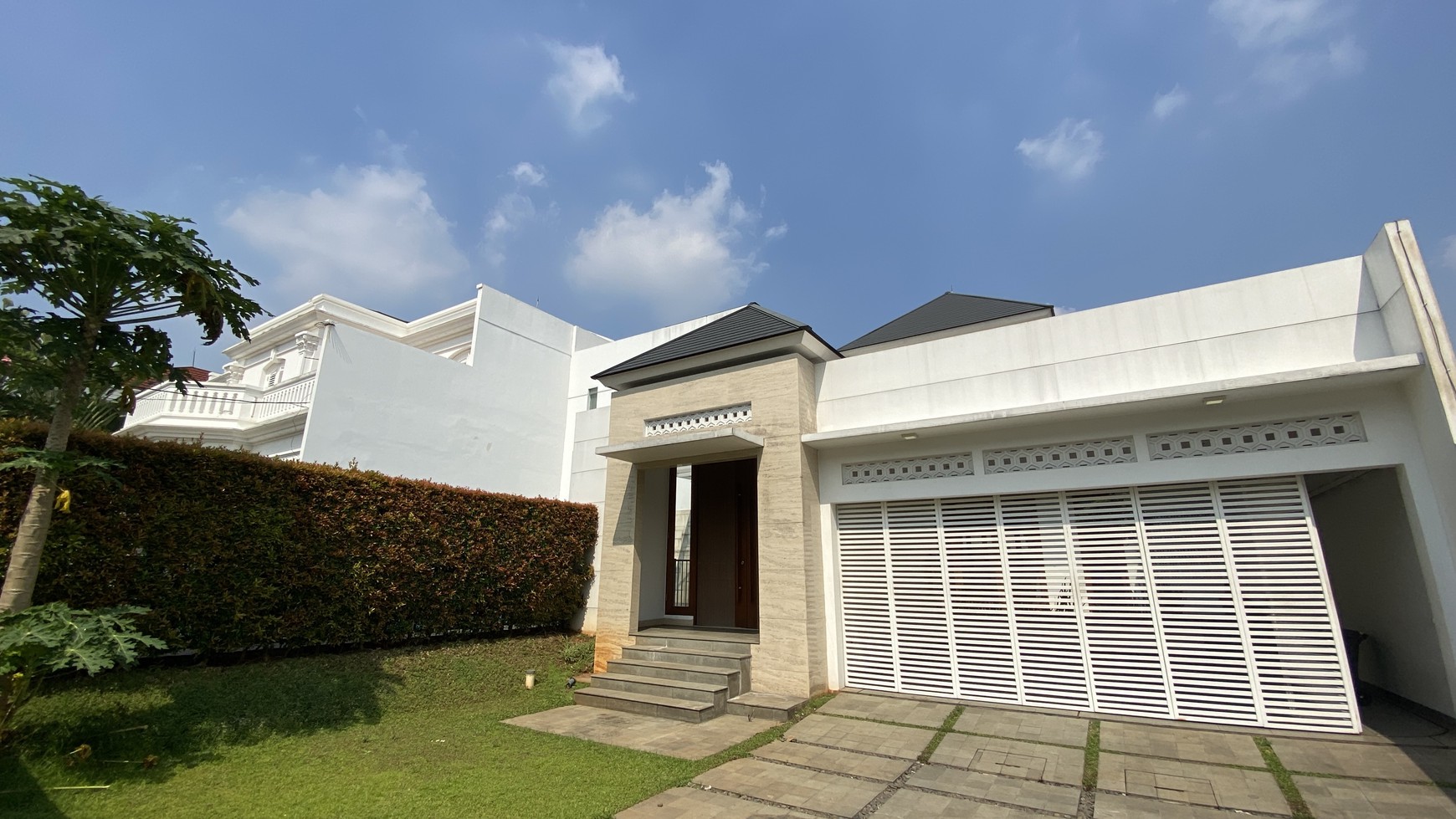 Luxurious, modern and quite house for expatriat and others in area Menteng "The price can be negotiable"